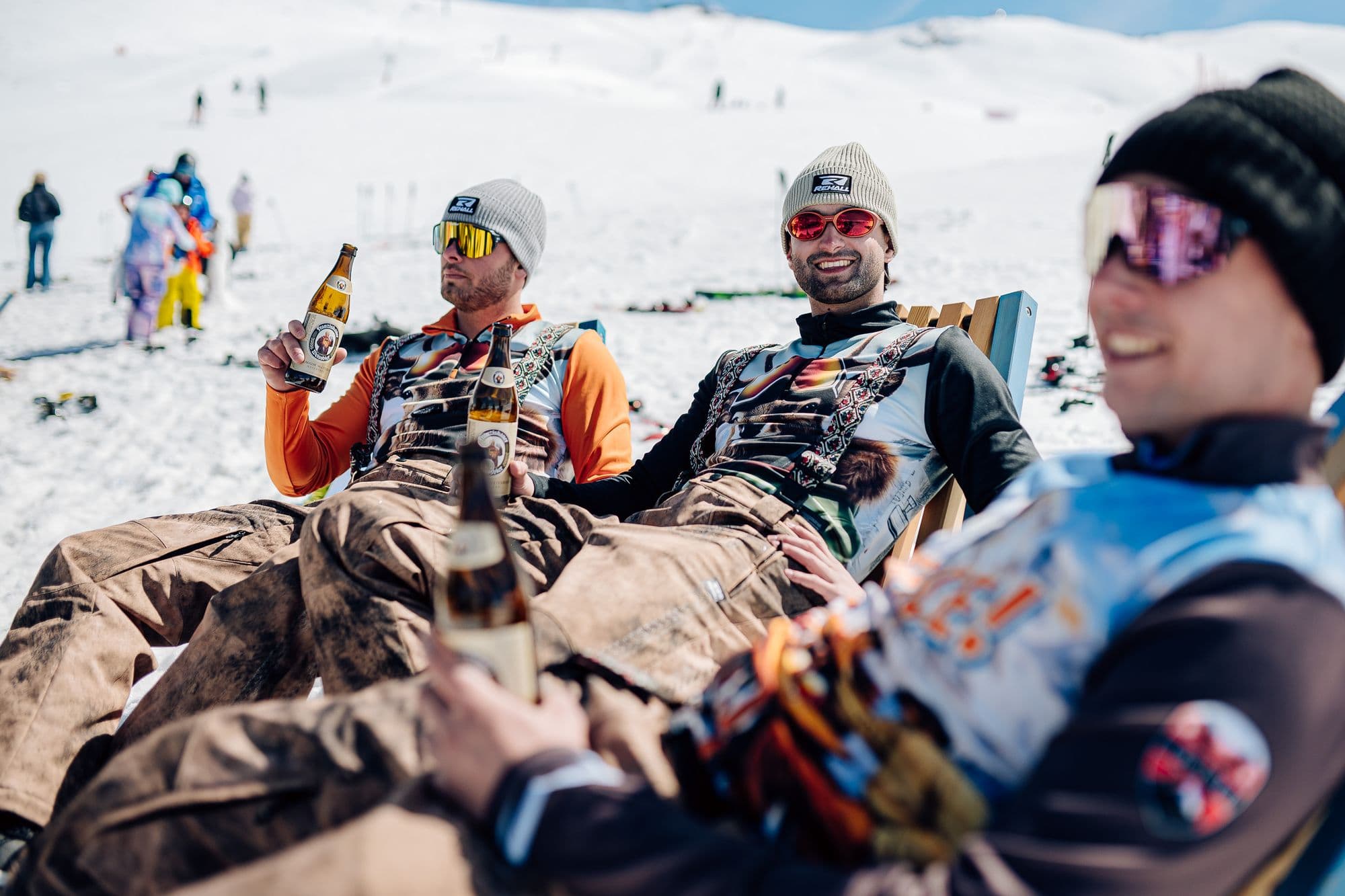 Skiër in een GUTSKI skipully op de besneeuwde piste in Livigno (FW26/27-campagne)